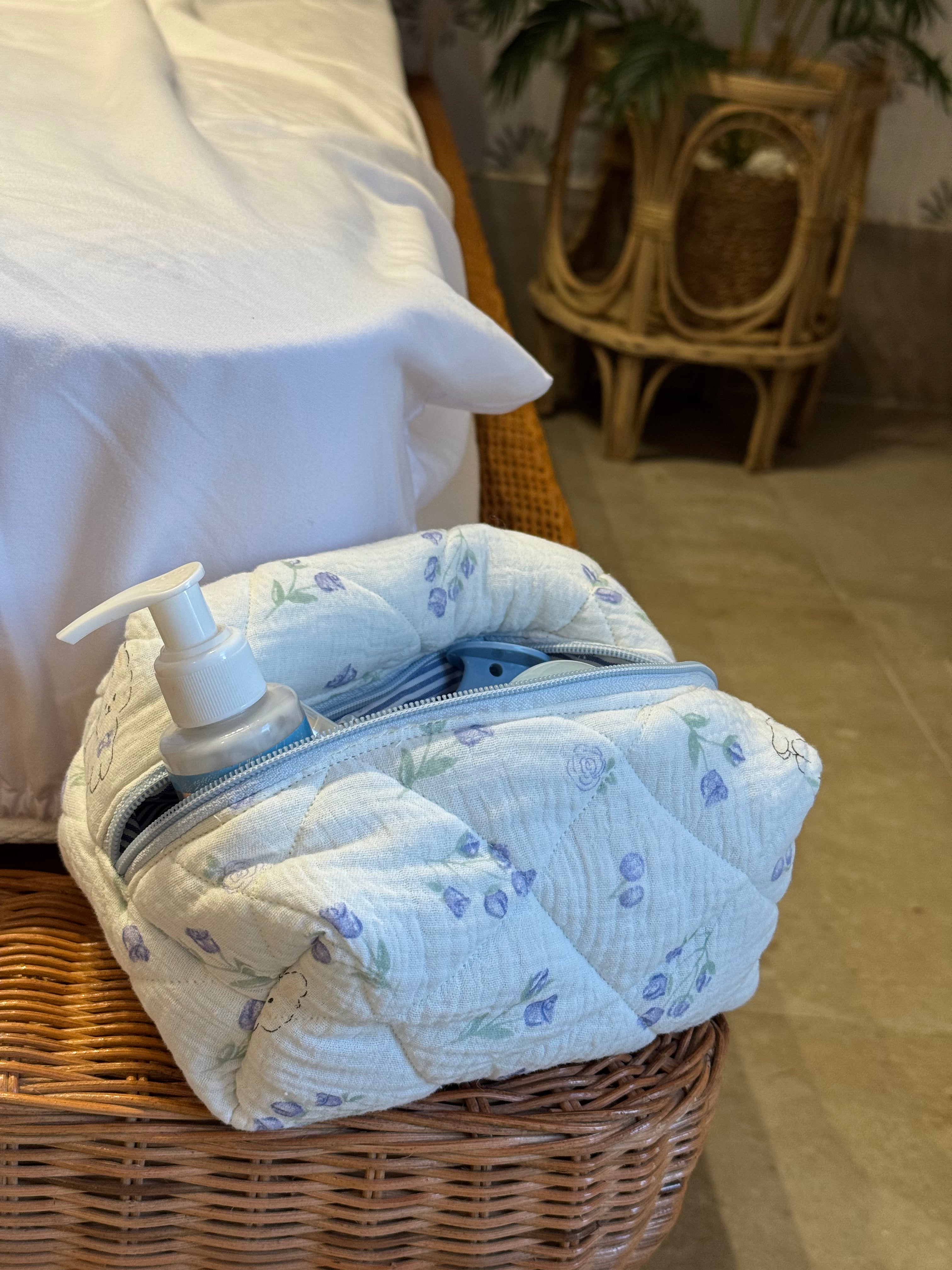 beauty bag blue flower